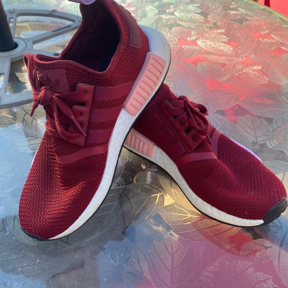 Adidas Women’s Boost sneakers size 7, burgundy/pink